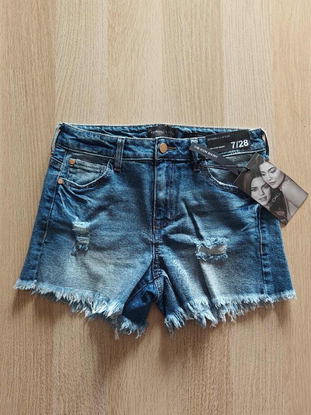 KENDALL + KYLIE THE ICON DISTRESS MEDIUM WASH DENIM SHORTS (SIZE 7/28)